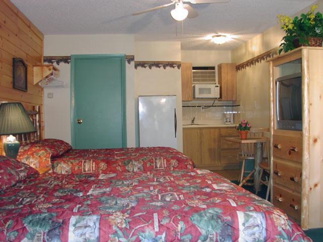 Country Cottages And Motel Hotel
