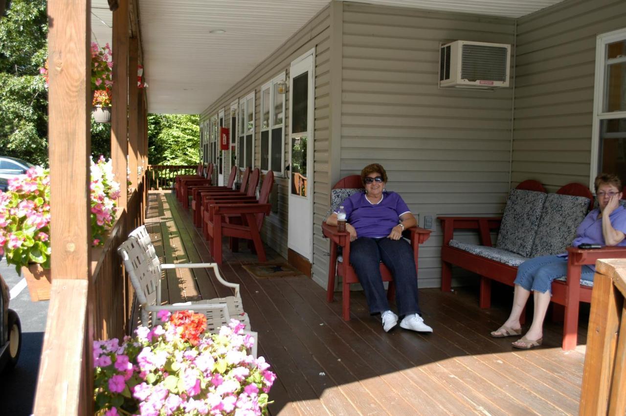 Country Cottages And Motel Lac George