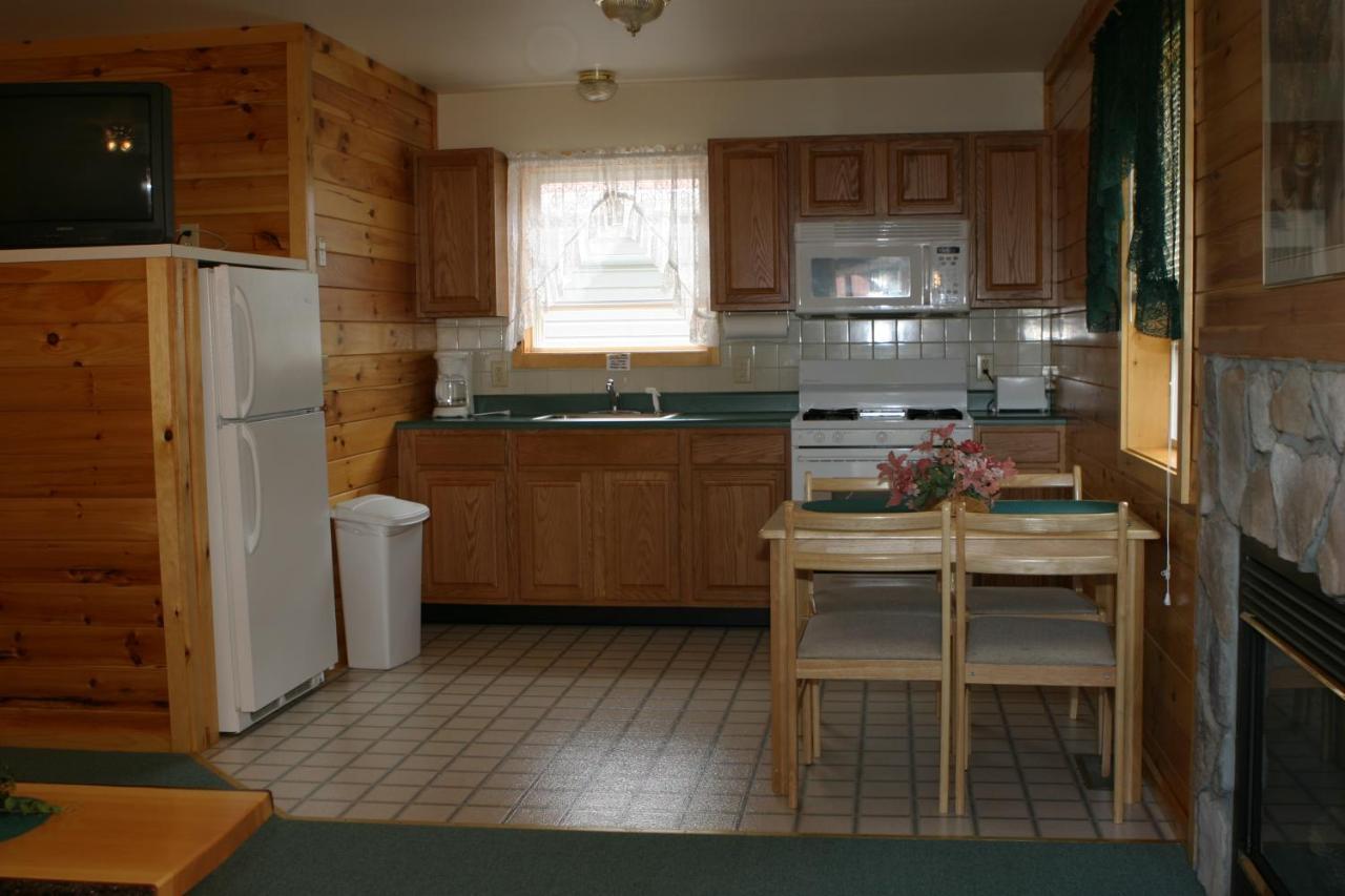 Country Cottages And Motel Lac George